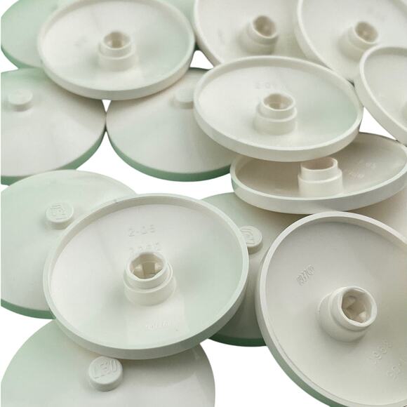 100 Pcs Lego Round Specialty White Plate 2x2 - New Old Stock - A490 - Picture 5 of 9